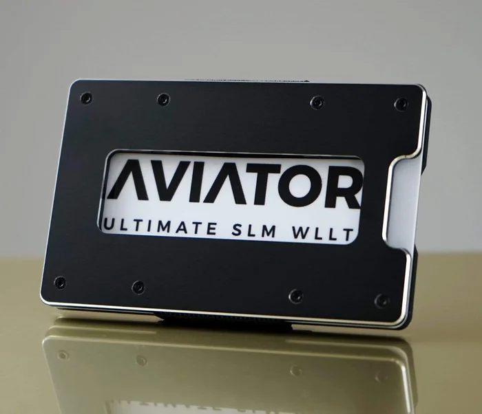 Aviator OBSIDIAN BLACK – MÜNZFACH & CARBON CLIP