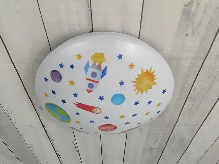 Geld-Zurück-Garantie meineWunschleuchte Coole LED Deckenleuchte mit Weltall Motiv fürs Kinderzimmer, bunt Ø 35cm