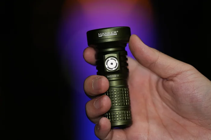 Manker MC13 II SFT40 1800 Lumen mit 18350 Akku und erweiterbar für 18650 – army green