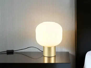 meineWunschleuchte Kleine LED Retro Tischleuchte Messing mit Glasschirm in Weiß, Höhe 26cm
