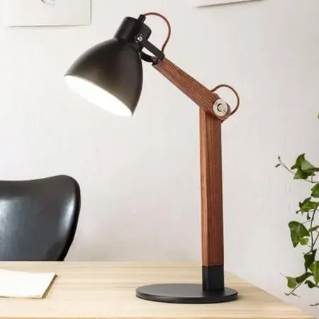 Preisreduziert Sveva Tischleuchte aus Holz in Schwarz/ Walnuß mit verstellbarem Leuchtkopf von Fabas Luce