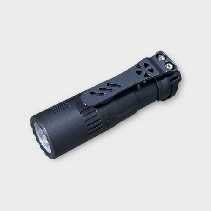 selected-lights Rook-Ti black oil – Titan Pocket 18350 LED Taschenlampe – Made by Reylight