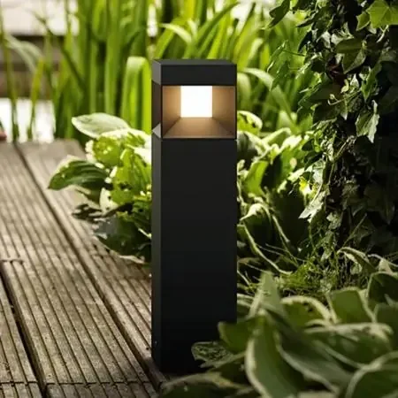 Top-Seller Philips 40cm hohe LED Wegelleuchte Parterre Schwarz mit leistungsstarken 800 Lumen & warmweißem Licht